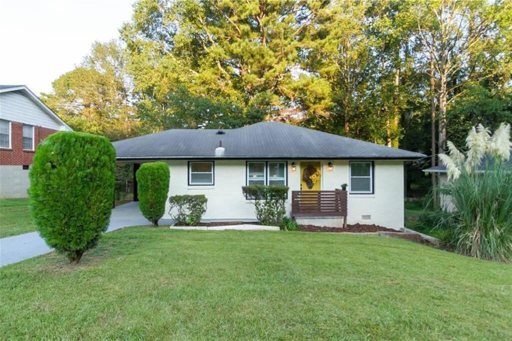 Vakantiehuis Entire Near Downtown, Airport, & Golf *