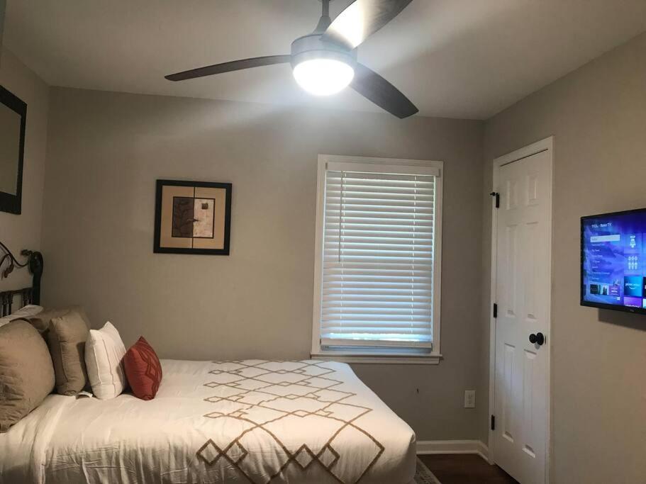 Entire Near Downtown, Airport, & Golf Vakantiehuis